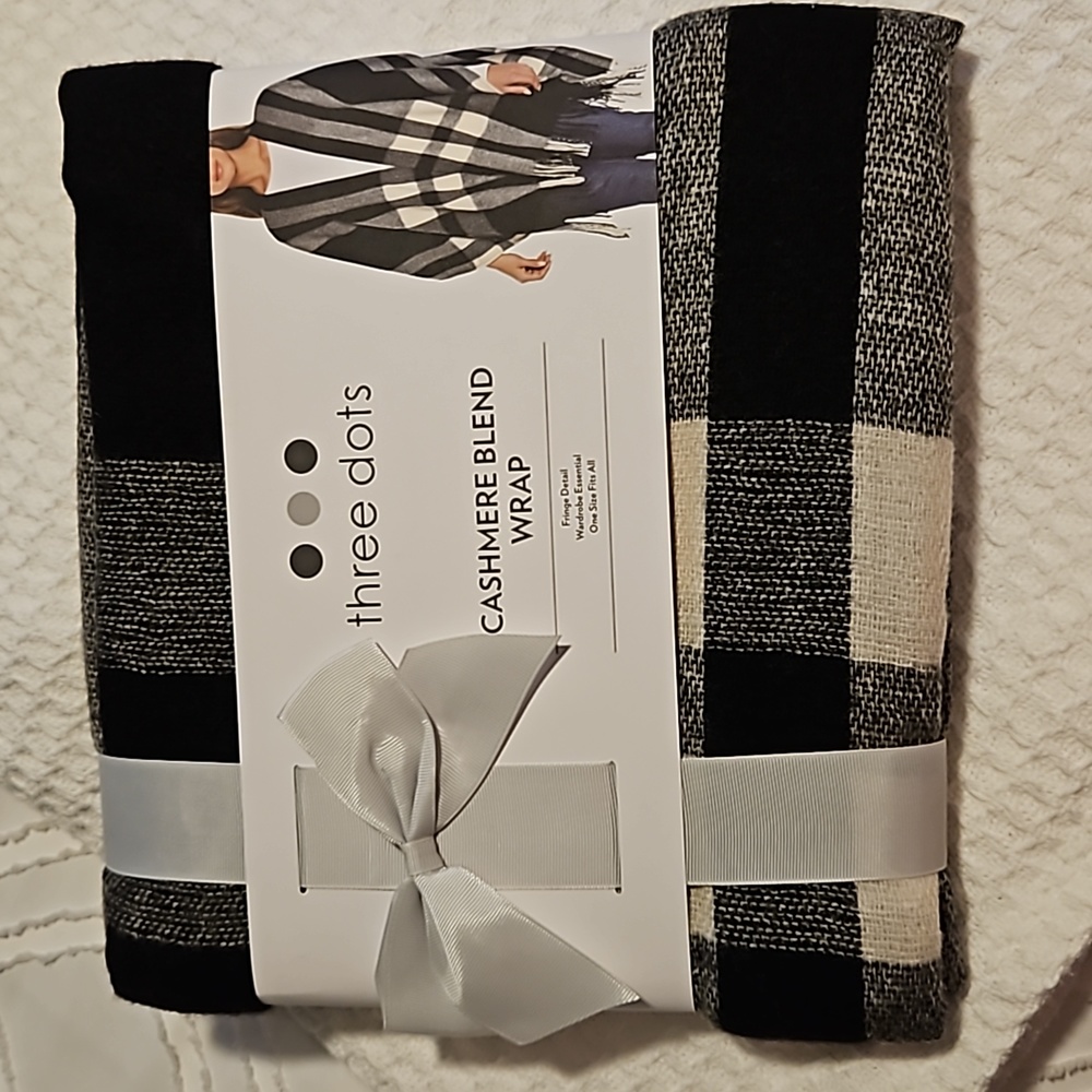 Womens NWT cashmere blend wrap
